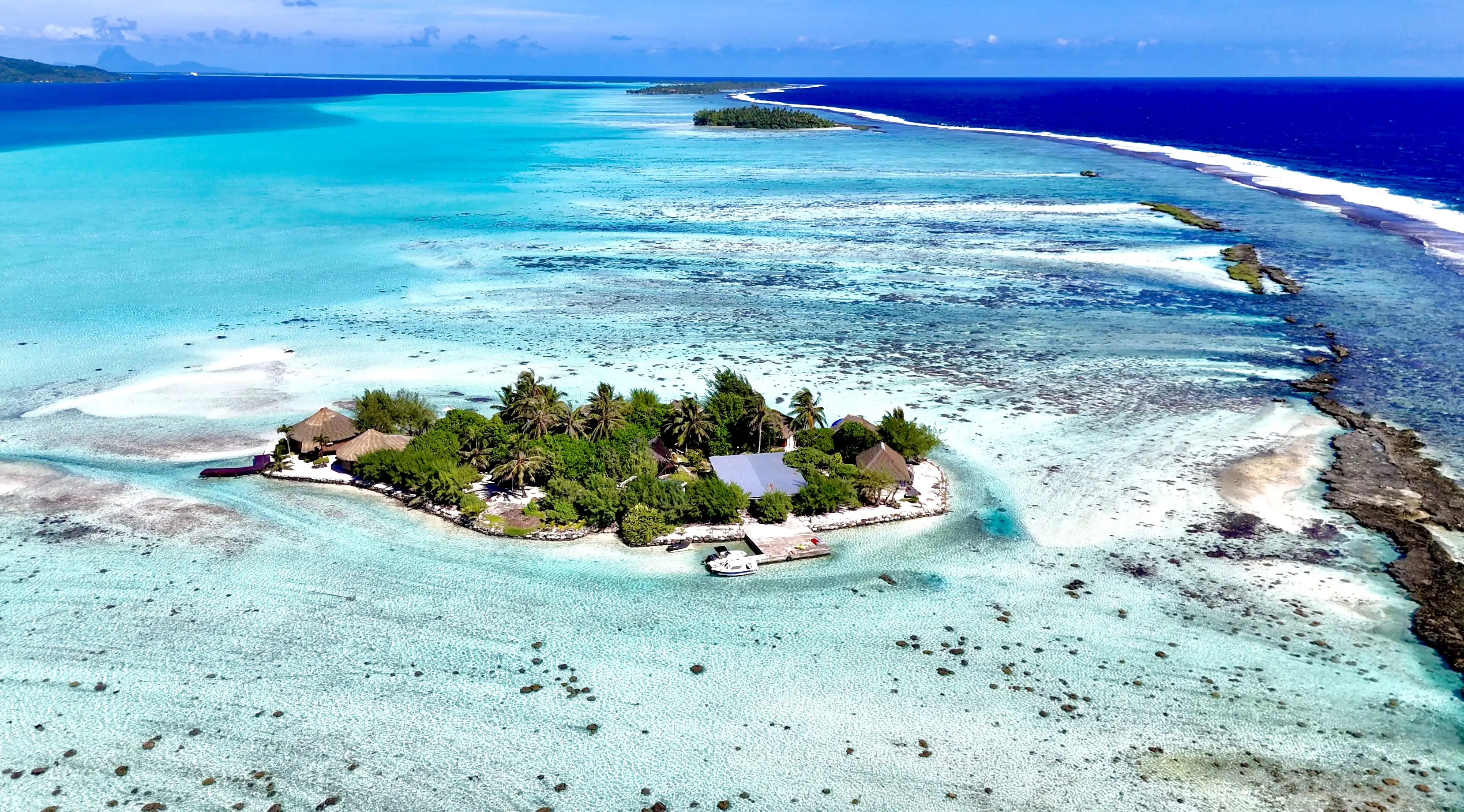 Luxury room at Hotel EDEN Taha'a private island