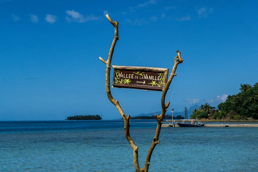 Luxury room at Hotel EDEN Taha'a private island