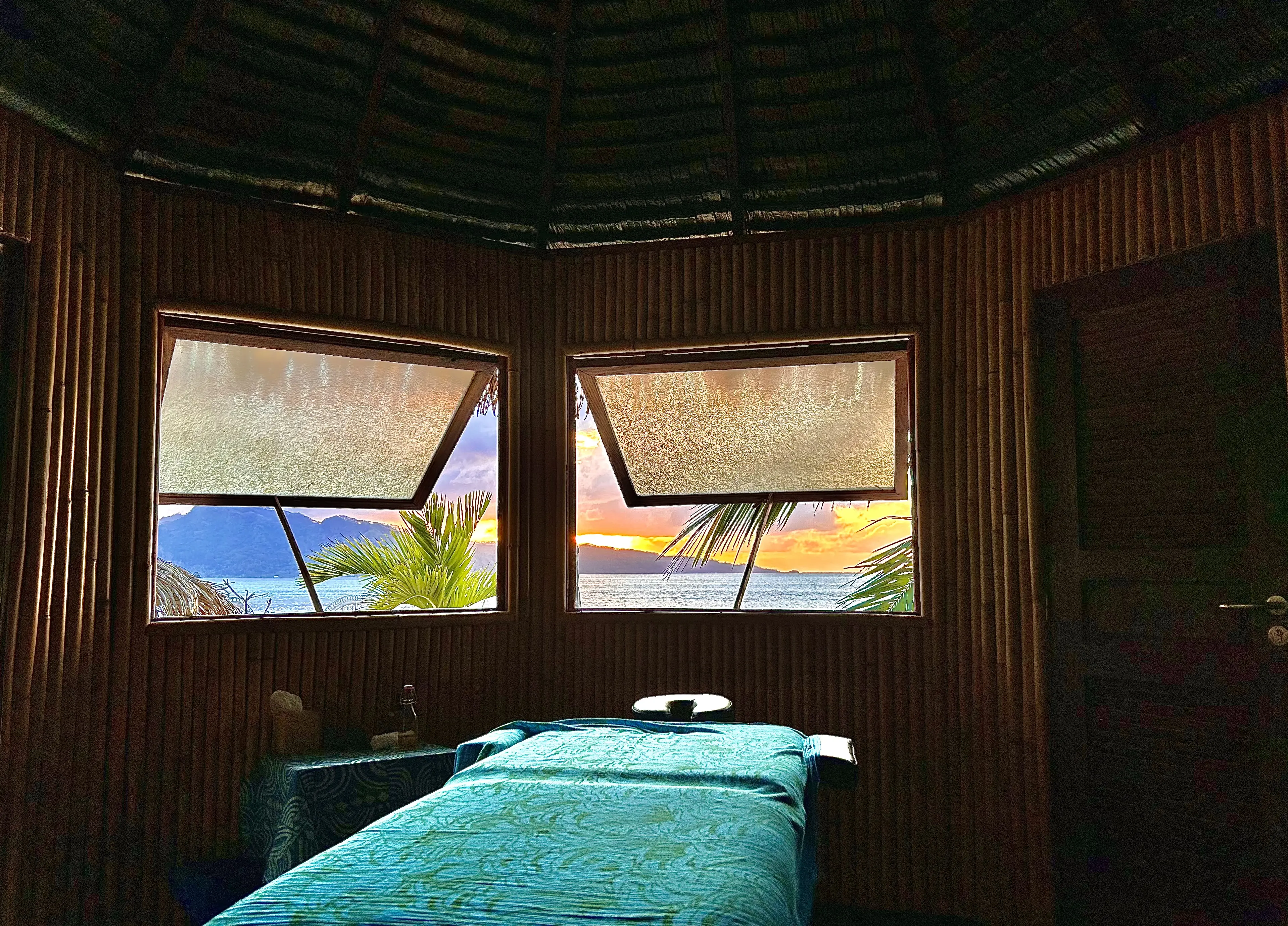 Luxury room at Hotel EDEN Taha'a private island