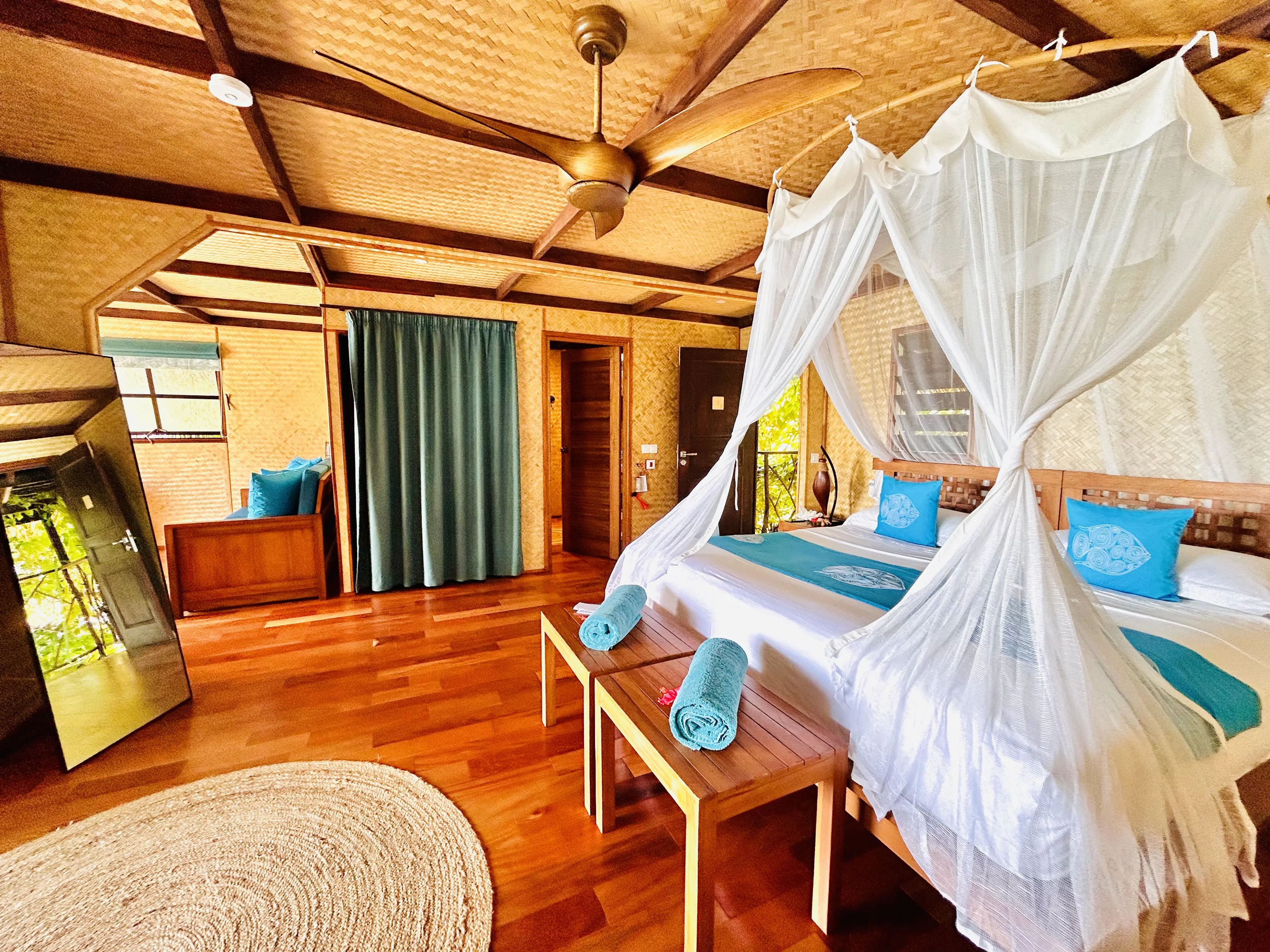 Luxury room at Hotel EDEN Taha'a private island