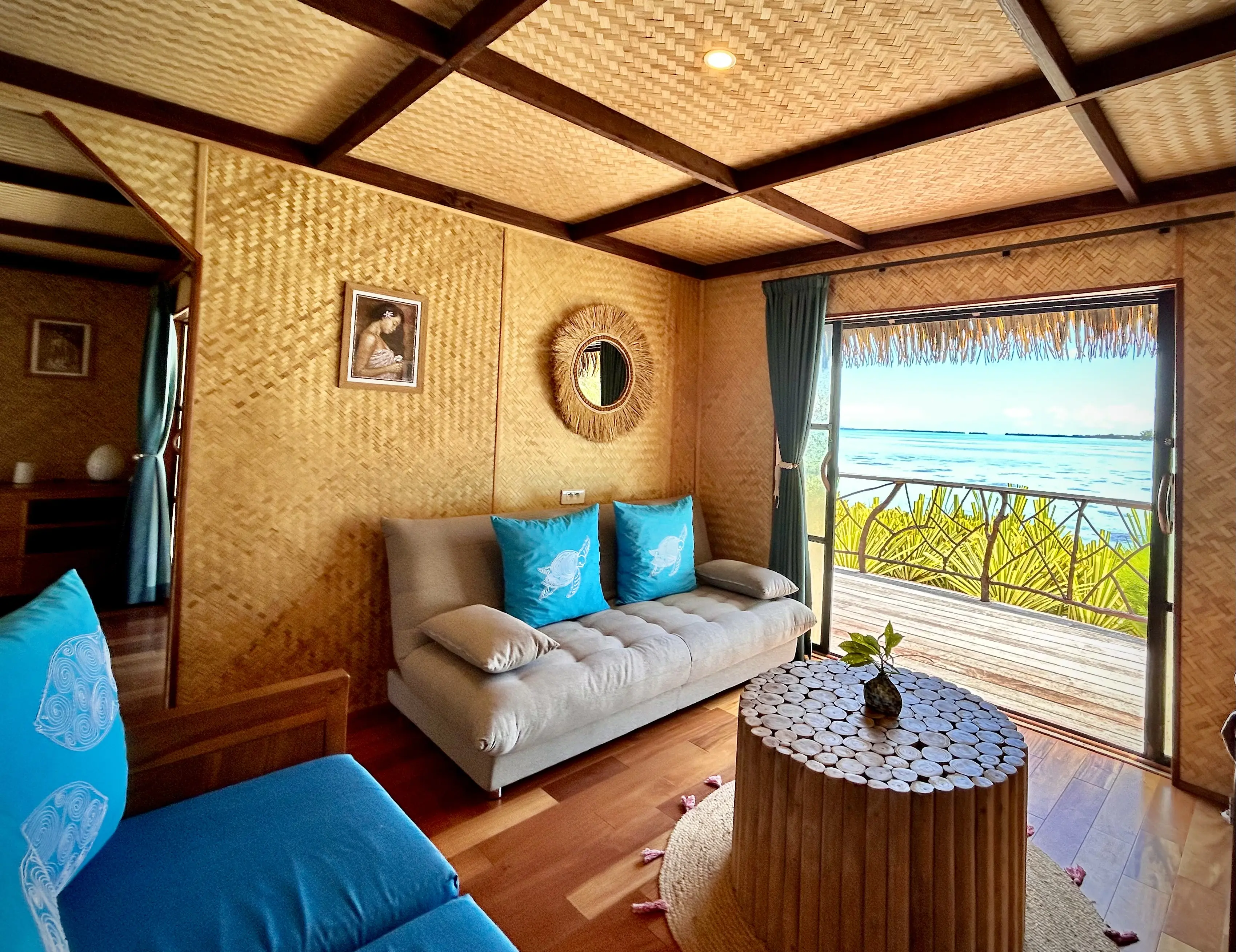 Luxury room at Hotel EDEN Taha'a private island