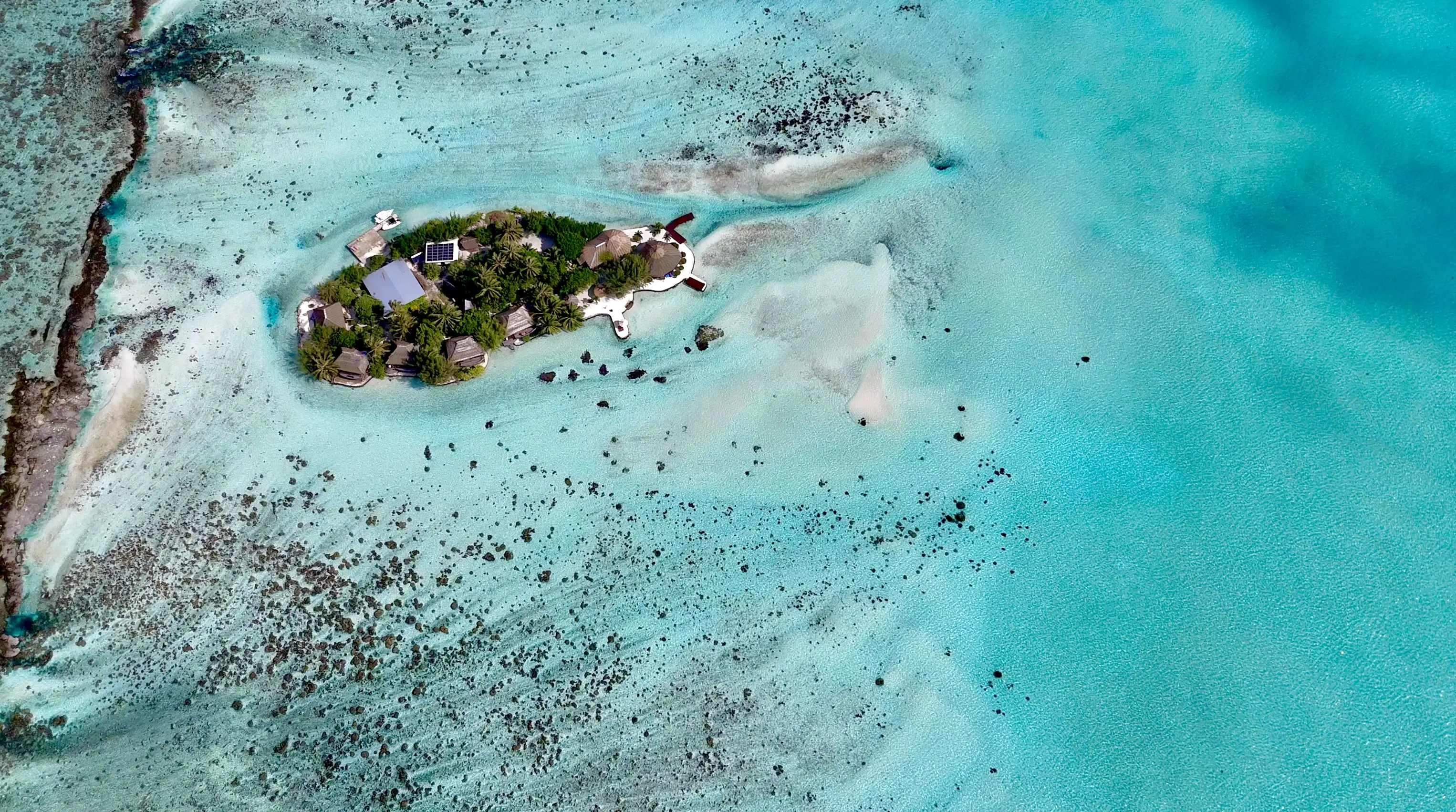 Luxury room at Hotel EDEN Taha'a private island