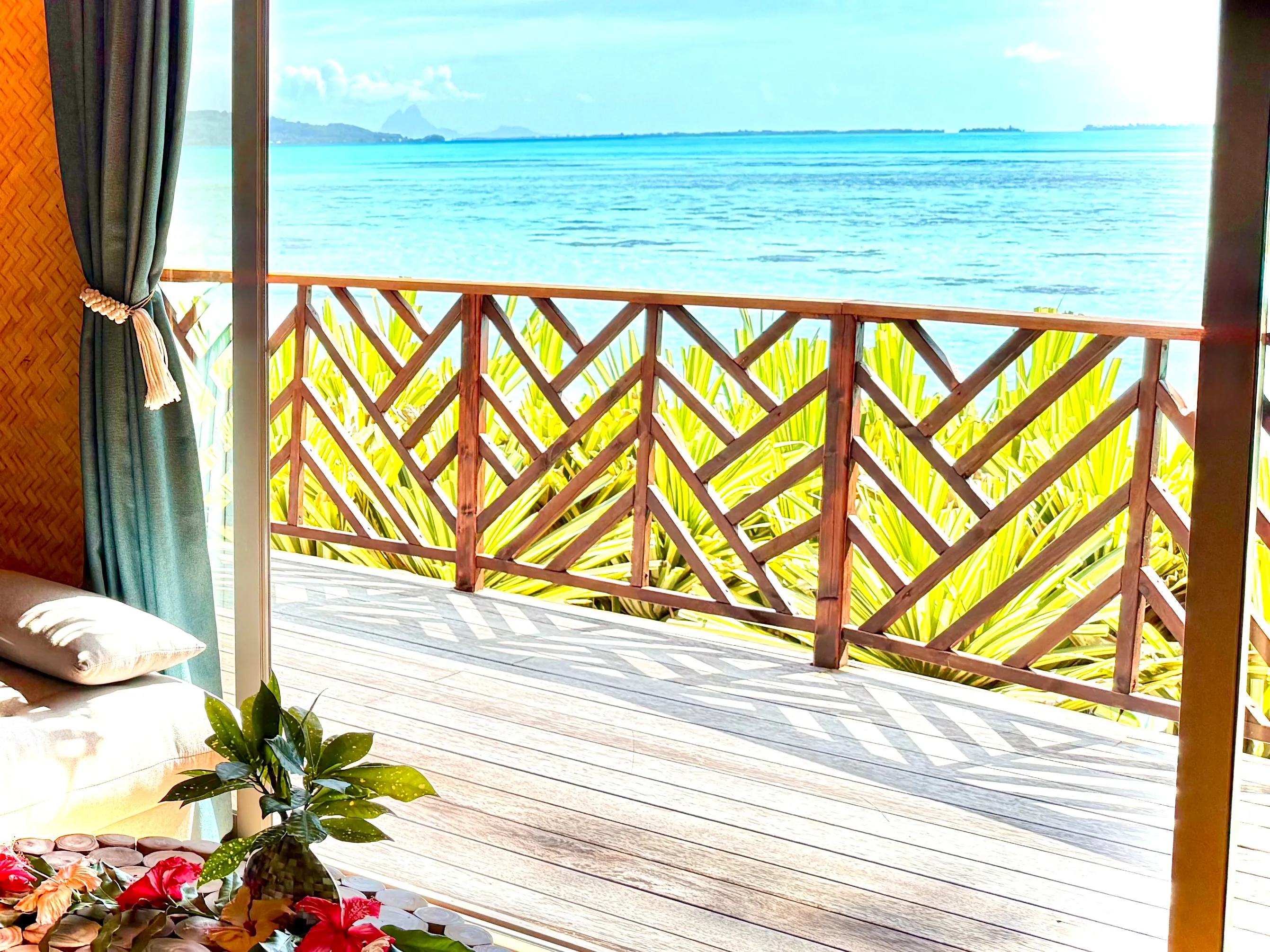 Luxury room at Hotel EDEN Taha'a private island